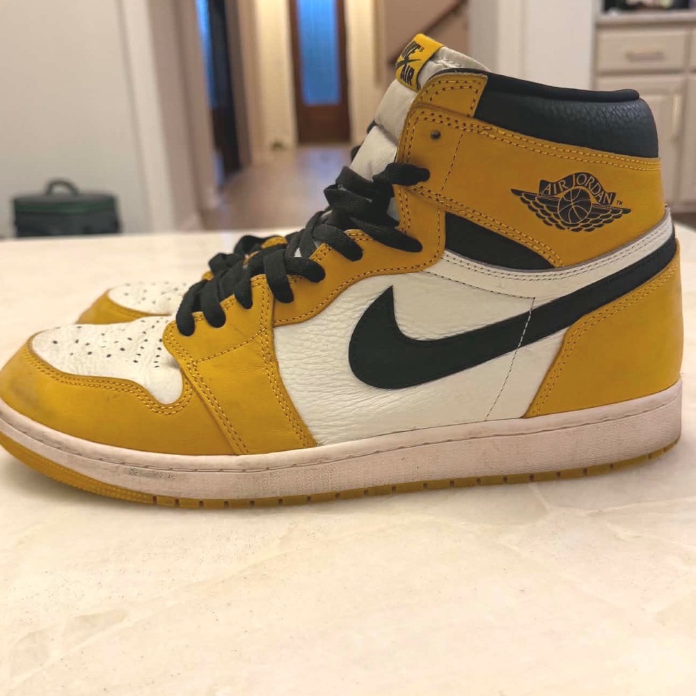 Nike Air Jordan 1 Retro High OG Yellow Ochre White Black DZ5485-701 Mens 12.5